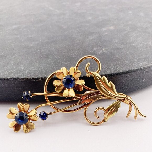 VINTAGE Gold-filled flower brooch with dark blue rhinestones ~ 1950s daisy pin - Picture 5 of 10